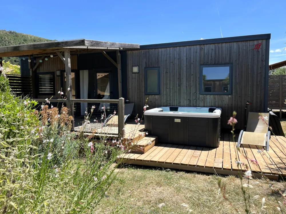 Location - Mobil-Home Premium 38 M² 3 Chambres + Spa + Terrasse 21M² + Tv + Lv + Clim + Plancha + 2 Sdb - Flower Camping Olivigne
