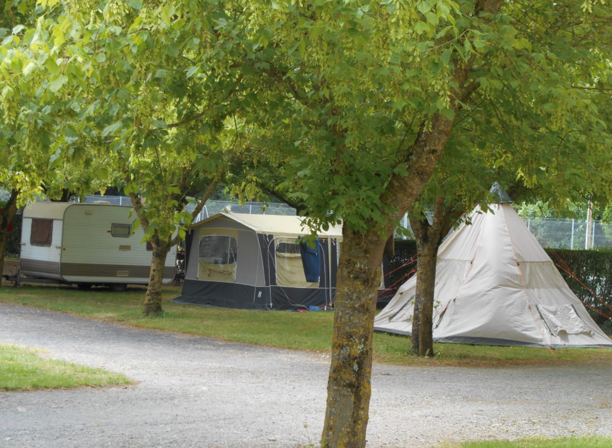 Pitch + 1 car + tent , caravan or camping-car