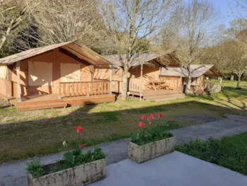 Accommodation - Spacious Family Lodge Suc D'armont - Camping municipal du Moulin de l'Horte