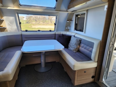 Large luxury caravan (Adria 593) with space for up to 6 people