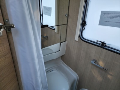 Large luxury caravan (Adria 593) with space for up to 6 people