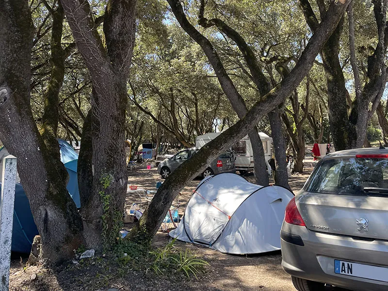 Forfait Emplacement + 1 Voiture + 1 Tente Ou Caravane Ou Camping-Car