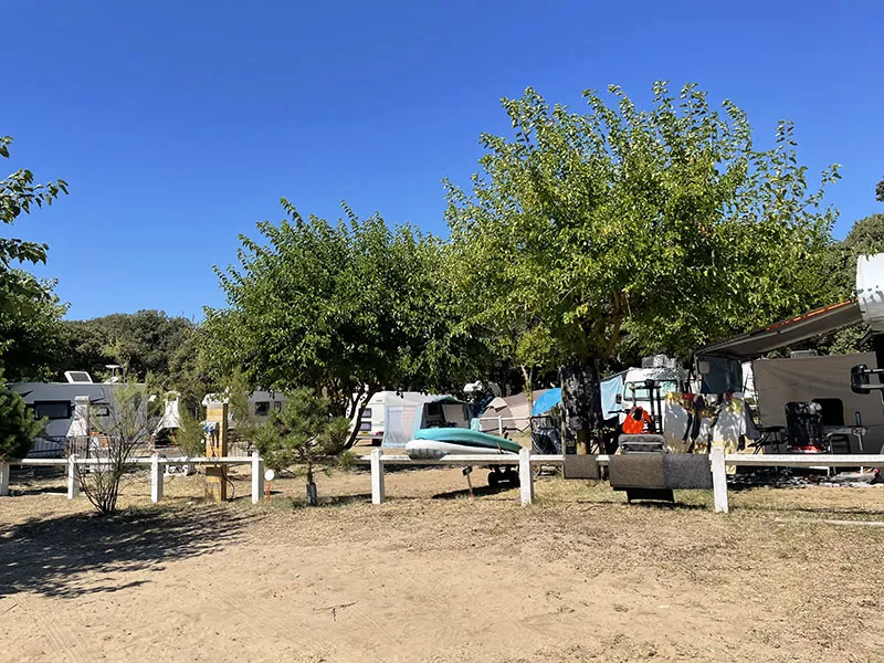 Forfait Emplacement + 1 Voiture + 1 Tente Ou Caravane Ou Camping-Car