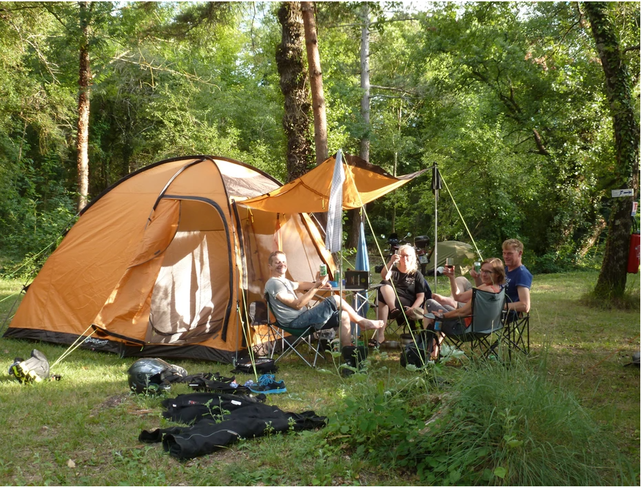 Kampeerplaats - 1 Tent Of 1 Camper/Busje Zonder Stroom - Camping La Vaugelette