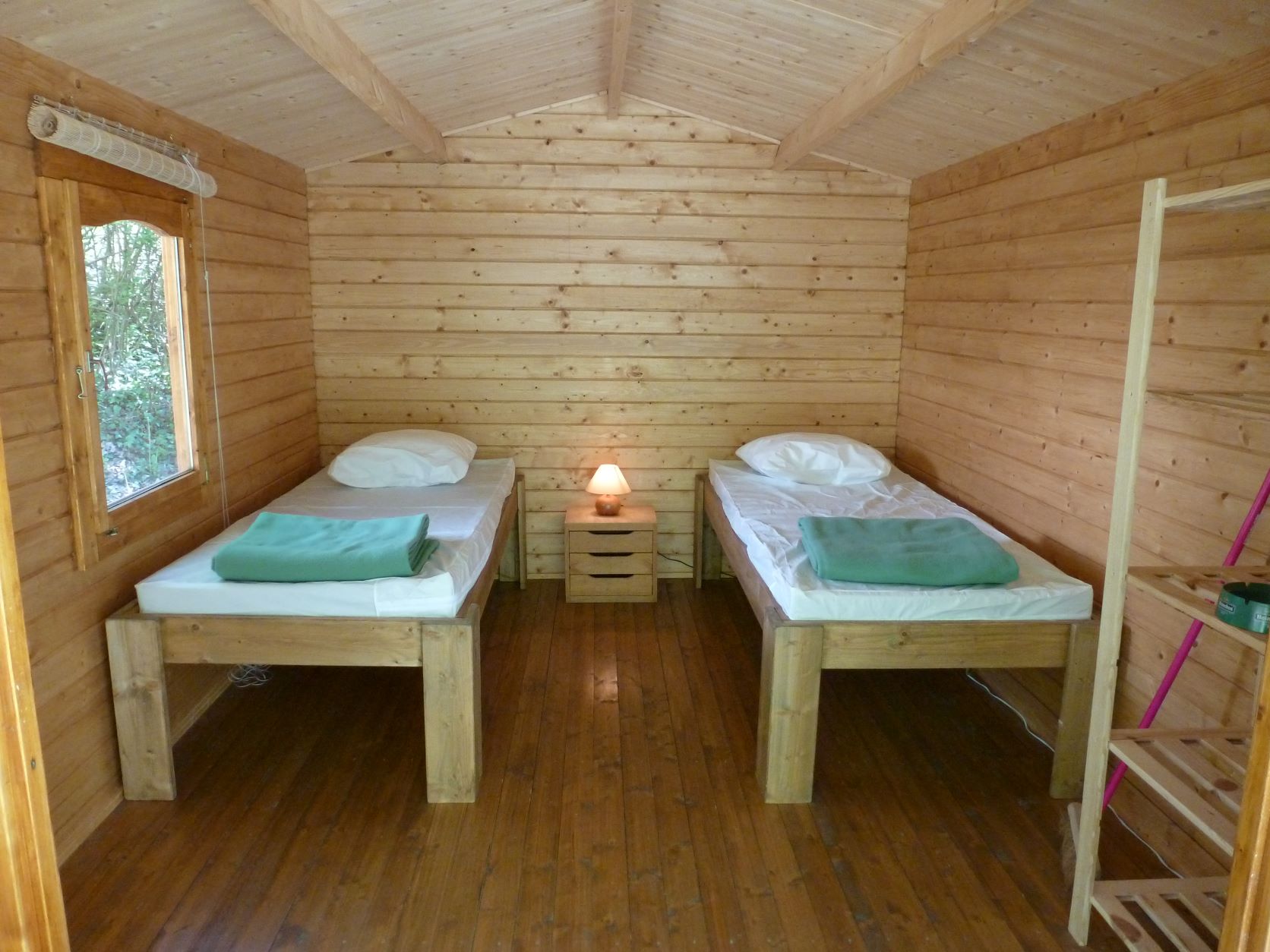 Accommodation - Wooden Cabin – 2 Single Beds - - Camping La Vaugelette