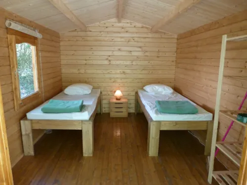 Accommodation - Double Wooden Cabin - 2 Single Beds - image n°3 - Camping La Vaugelette