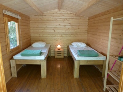 Double wooden cabin - 2 single beds