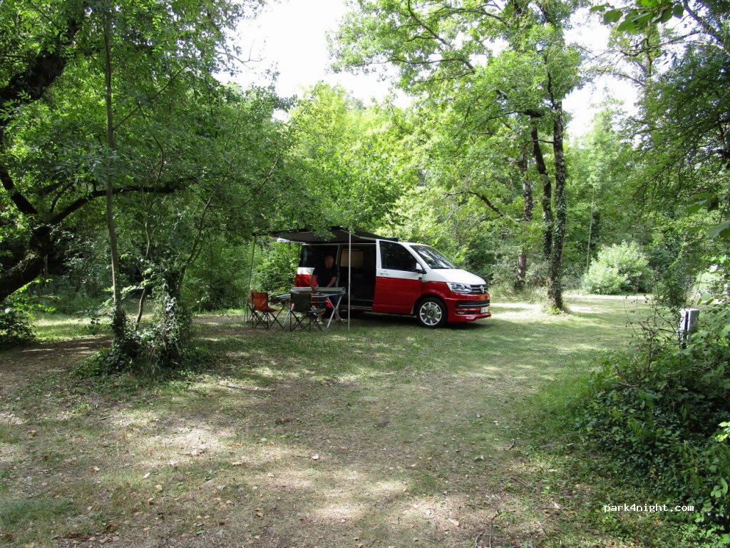 Kampeerplaats - 1 Tent Or 1 Motorhome/Campervan Met Electricity - Camping La Vaugelette