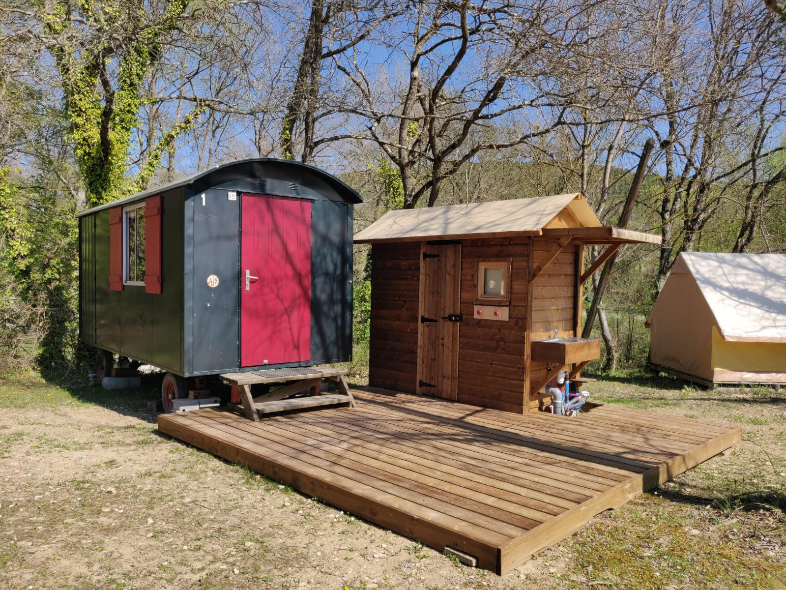 Accommodation - Gipsy Caravan With Private Sanitary Facilities - 1 Double Bed - (2*90Cm) - Camping La Vaugelette