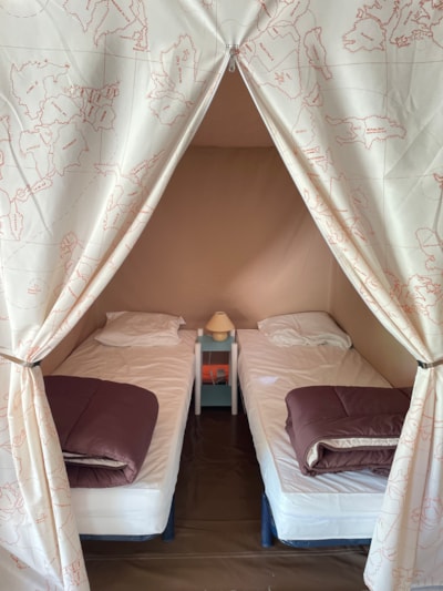 Lodge Canada Tent -  1 double bed + 2 single beds