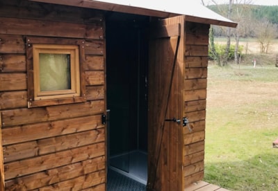 Gipsy caravan with private bathroom - 2 single beds -