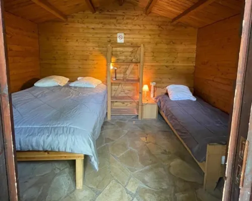 Mietunterkunft - Holzhütte -  - 1 Doppelbett + 1 Einzelbett - image n°3 - Camping La Vaugelette