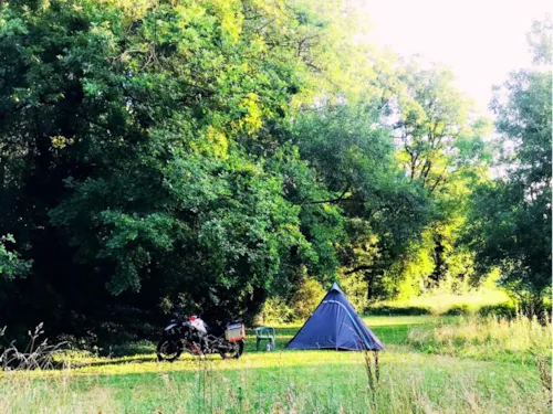 Pitch - 1 Tent Or 1 Motorhome/Campervan  Without Electricity - image n°2 - Camping La Vaugelette