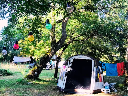 Pitch - 1 Tent Or 1 Motorhome/Campervan  Without Electricity - image n°6 - Camping La Vaugelette