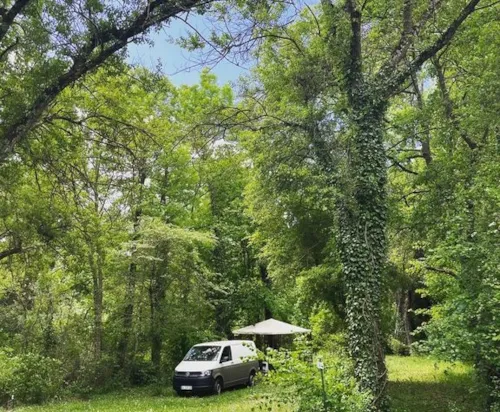 Pitch - 1 Tent Or 1 Motorhome/Campervan  Without Electricity - image n°5 - Camping La Vaugelette
