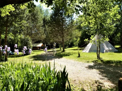 Pitch - 1 Tent Or 1 Motorhome/Campervan  Without Electricity - image n°1 - Camping La Vaugelette