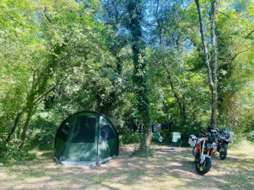 Stellplatz - Motorrad-Campingplatz - Nur Mit Dem Motorrad Erreichbar - image n°2 - Camping La Vaugelette