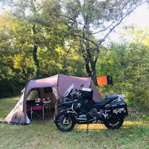 Emplacement - Motorrad-Campingplatz - nur mit dem Motorrad erreichbar - Camping La Vaugelette