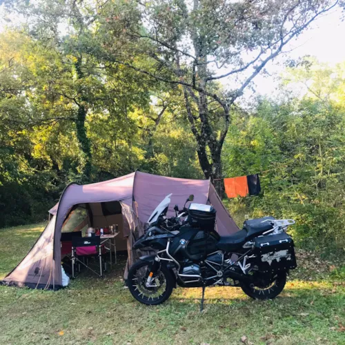 Stellplatz - Motorrad-Campingplatz - Nur Mit Dem Motorrad Erreichbar - image n°1 - Camping La Vaugelette