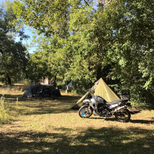 Stellplatz - Motorrad-Campingplatz - Nur Mit Dem Motorrad Erreichbar - image n°3 - Camping La Vaugelette