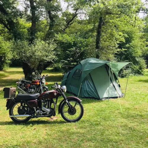 Stellplatz - Motorrad-Campingplatz - Nur Mit Dem Motorrad Erreichbar - image n°4 - Camping La Vaugelette