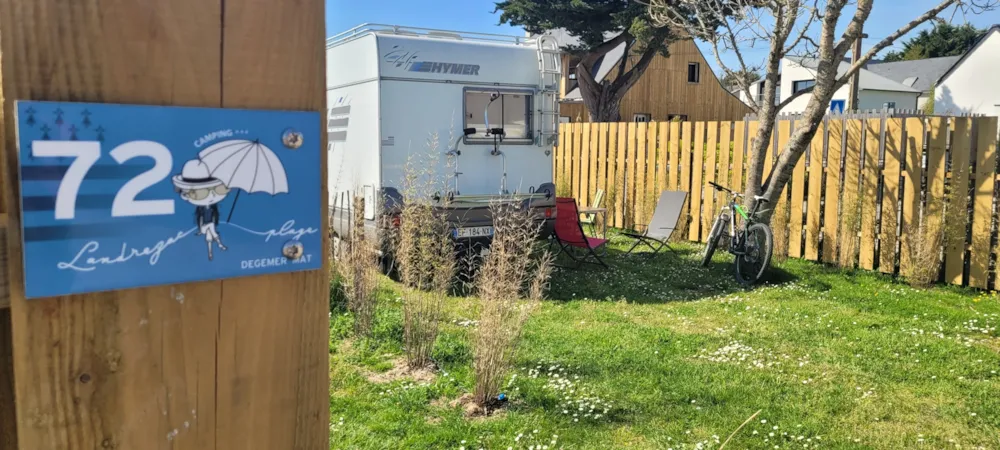 Emplacement - Emplacement + Électricité + Sanitaire Privé À Proximité - Camping Landrezac Plage