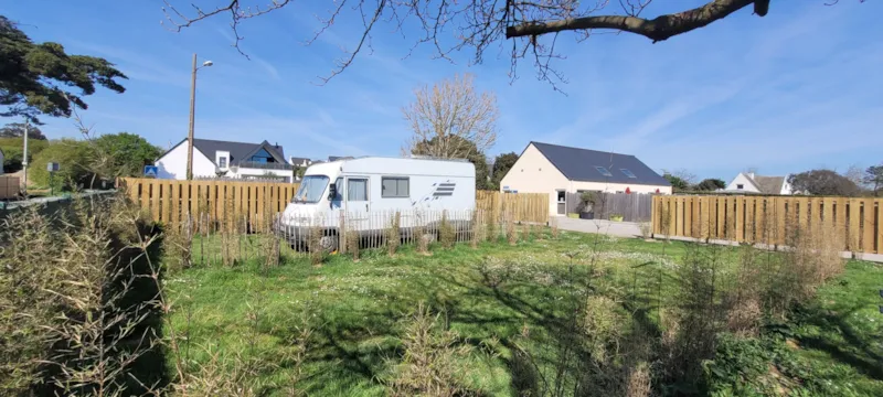 Emplacement + Électricité + Sanitaire Privé À Proximité