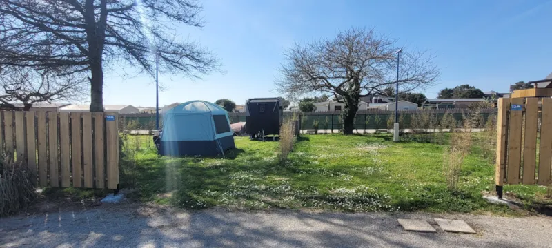 Emplacement + Électricité + Sanitaire Privé À Proximité