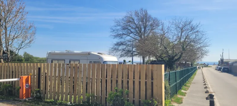 Emplacement + Électricité + Sanitaire Privé À Proximité