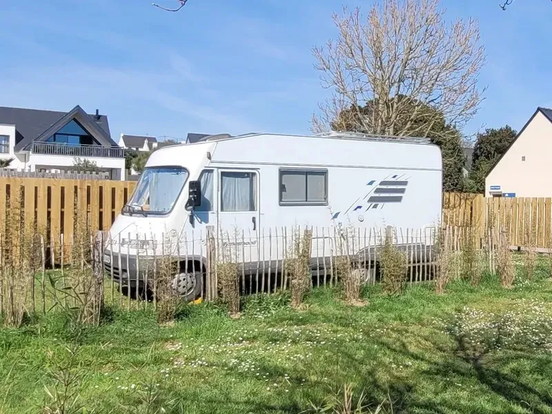 Emplacement + Électricité + Sanitaire Privé À Proximité