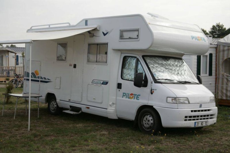 Forfait Emplacement 2P + 1 Véhicule + Electricité 2/6 pers.
