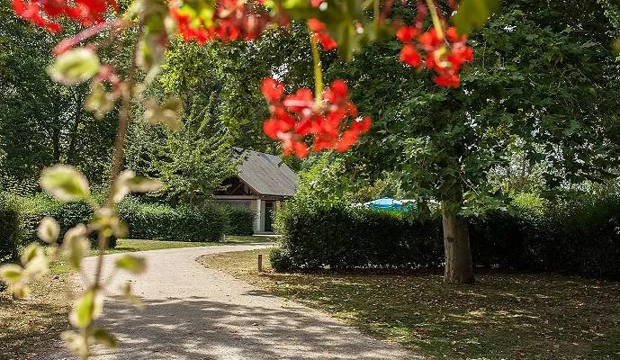 Emplacement - Forfait Camping (Emplacement, 2 Personnes, 1 Véhicule) - Camping Onlycamp La Confluence
