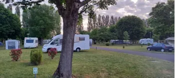 Stellplatz - Camping-Pauschale (Stellplatz, 1 Fahrzeug) - Camping Onlycamp La Gâtine