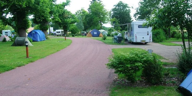 Pitch - Camping Package (Pitch, 2 People, 1 Vehicle) - Camping Onlycamp Le Pont Romain