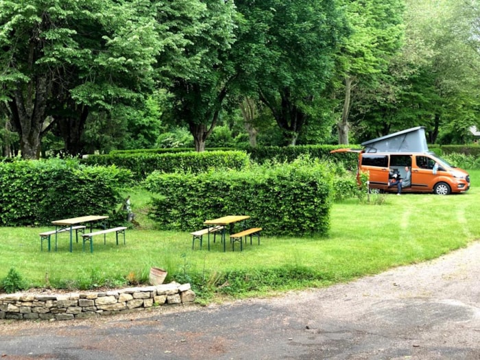 Forfait Camping (Emplacement, 2 Personnes, 1 Véhicule)