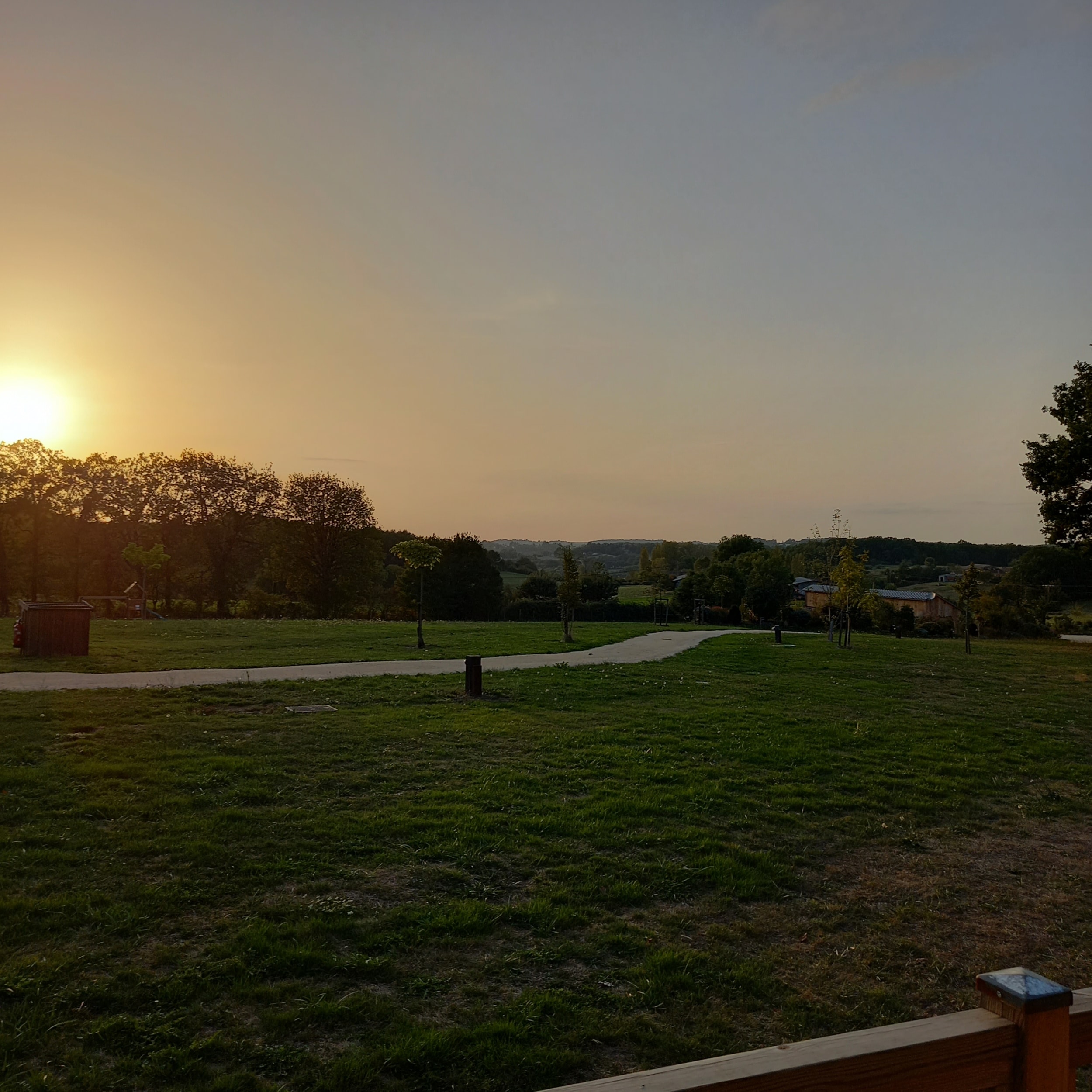Village Glamping Le Pré Des Chênes — Photo 9