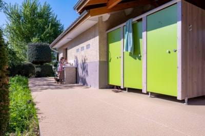 PITCH 80 to 100m² - 1 light vehicle, caravan, motor home and converted van