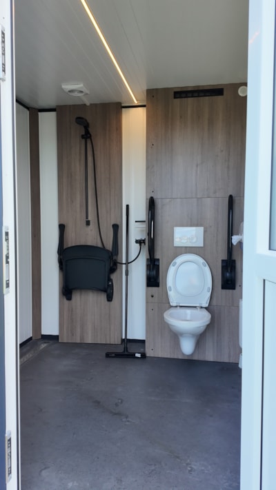 Private sanitary facilities Wheelchair accessible — 3