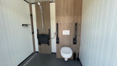 Private sanitary facilities Wheelchair accessible — 4