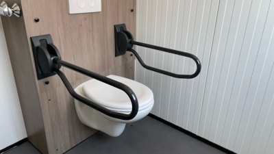 Private sanitary facilities Wheelchair accessible — 6