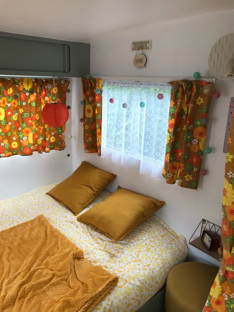 Accommodation - Caravan Retro- 1 Bedroom - Camping La Clairière