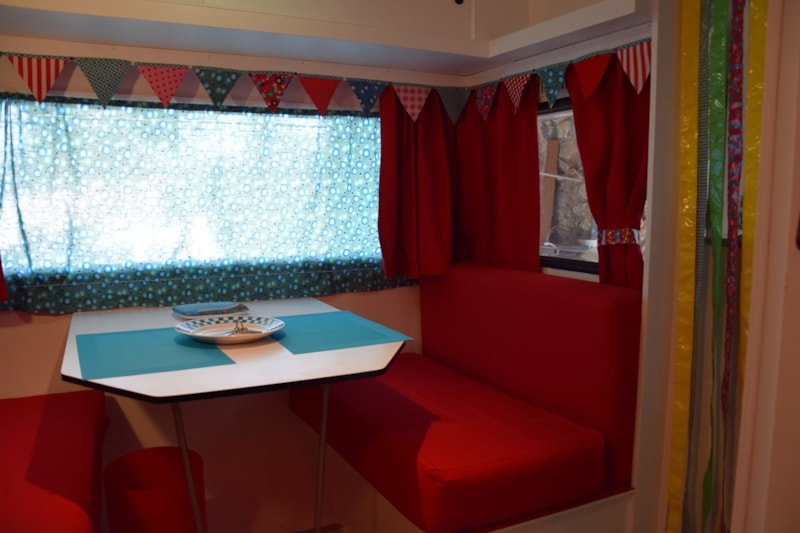 Caravane VINTAGE - 1 chambre 2/4 Pers.