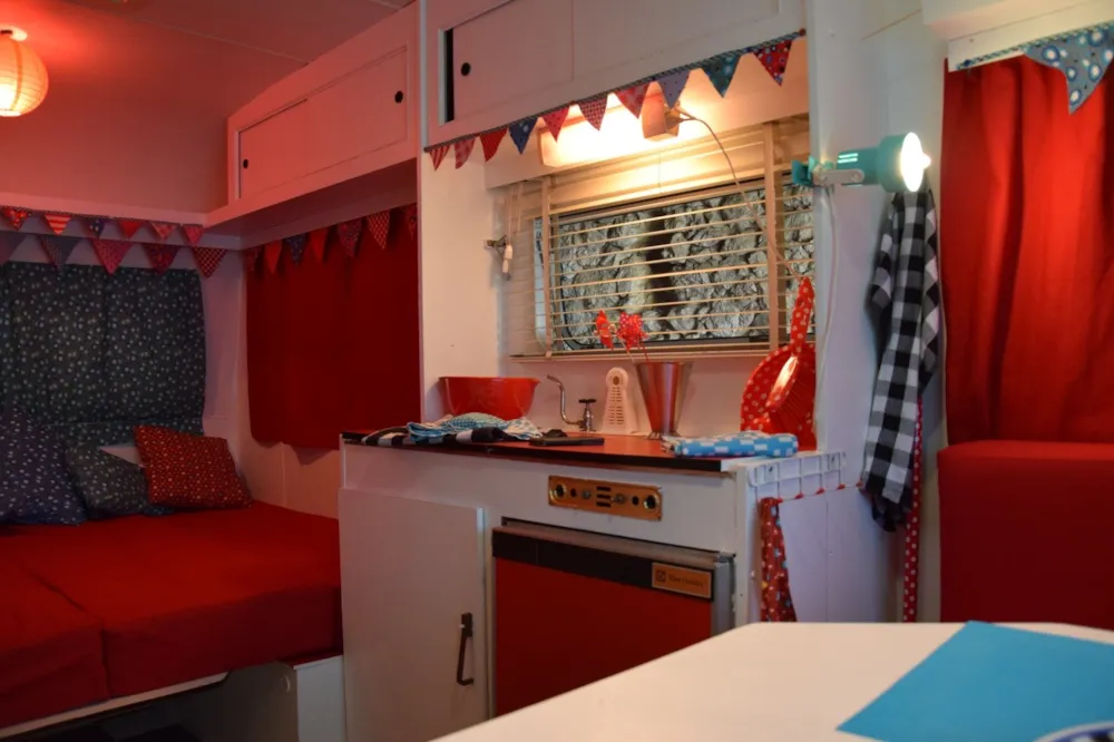 Mietunterkunft - Wohnwagen Vintage - 1 Schlafzimmer - Camping La Clairière