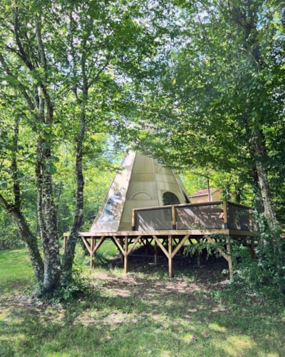 NOMAD Teepee - 2 bedrooms - with toilet blocks