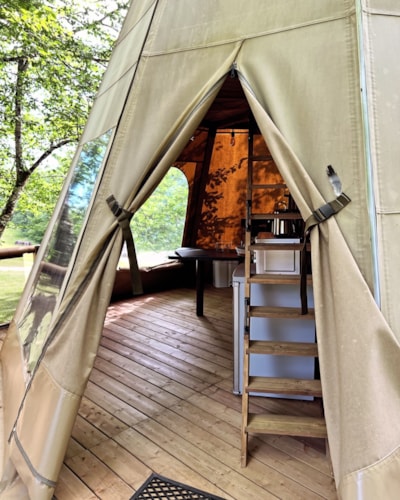 NOMAD Teepee - 2 bedrooms - with toilet blocks