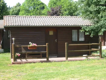 Mietunterkunft - Kleines Chalet Für 2 Personen - Camping du Meygal