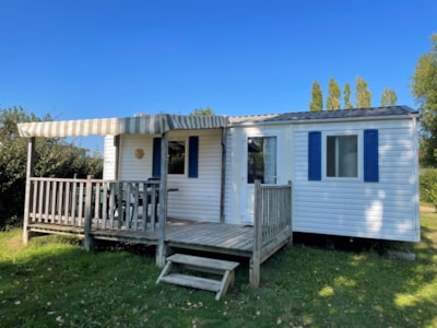 Air-conditioned mobile home