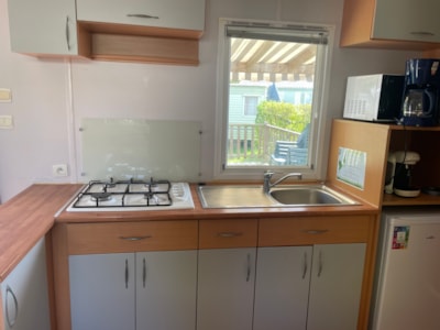 Air-conditioned mobile home