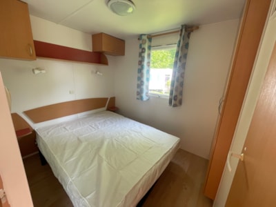 Air-conditioned mobile home