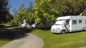 Emplacement - Pitch (tent/caravan/camping-car ) - Idéal Camping